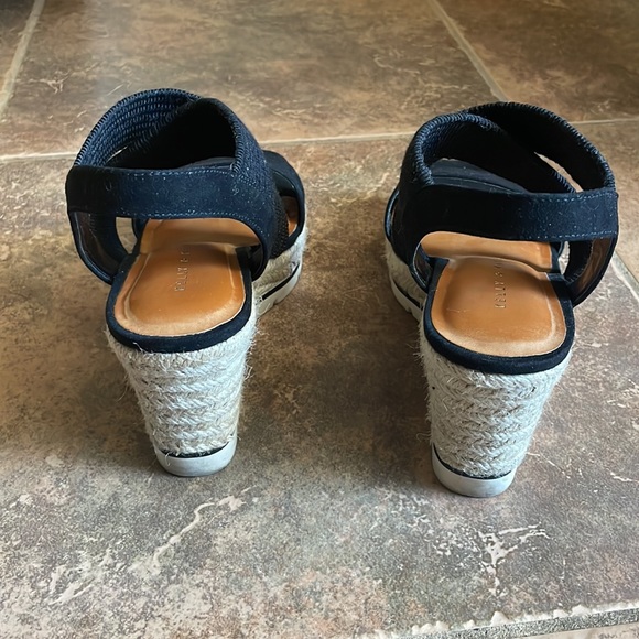 Kelly & Katie Sandals - Picture 3 of 5